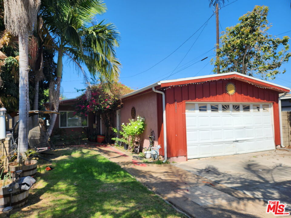 Property photo for 6581 Lemon Ave, Long Beach, CA