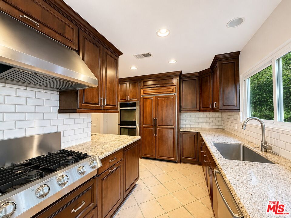 Property photo for 2200 S Canfield Ave, Los Angeles, CA