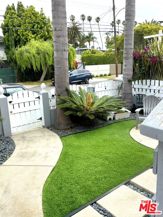 Property photo for 664 Marr St, Venice, CA