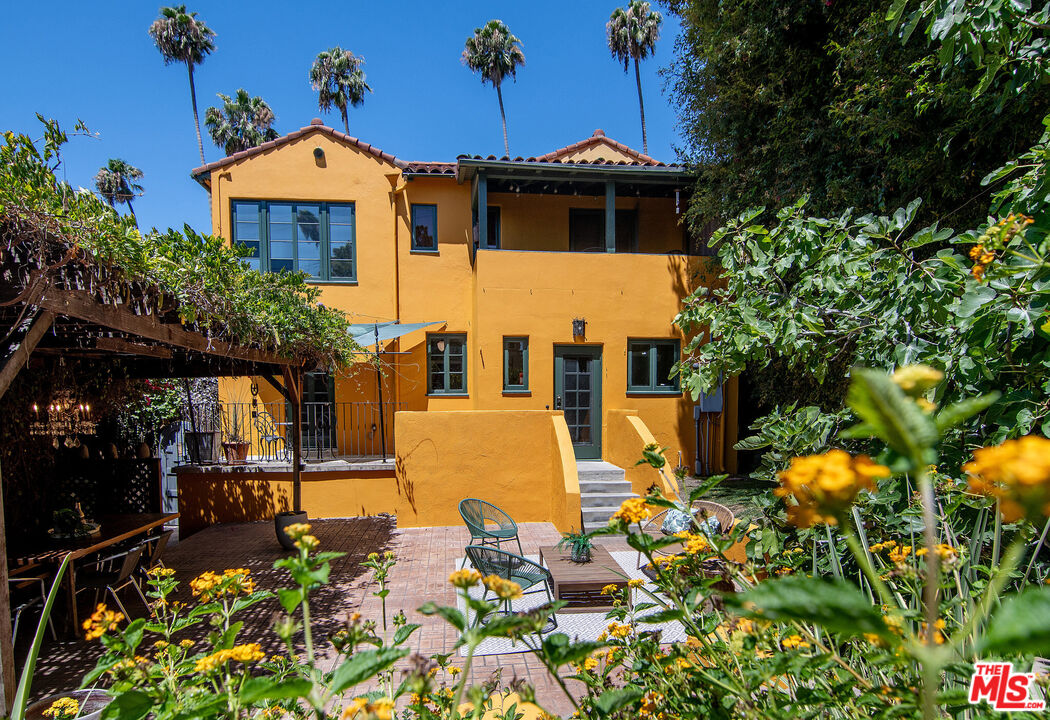 Property photo for 130 N Catalina St, Los Angeles, CA