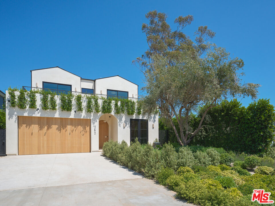 Property photo for 252 S Anita Ave, Los Angeles, CA