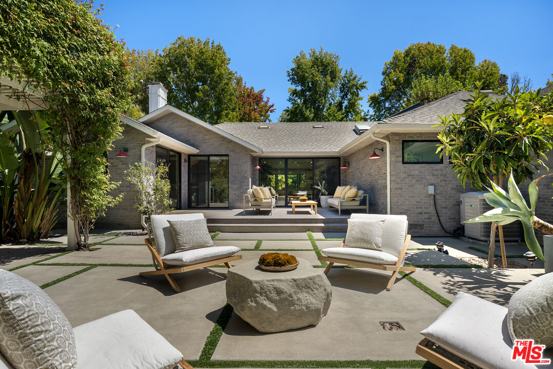Property photo for 521 Loring Ave, Los Angeles, CA