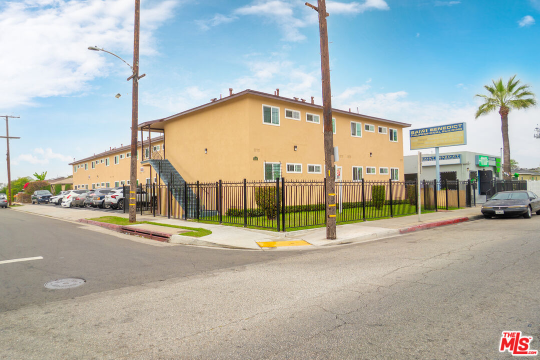 Property photo for 11123 S Inglewood Ave, Inglewood, CA