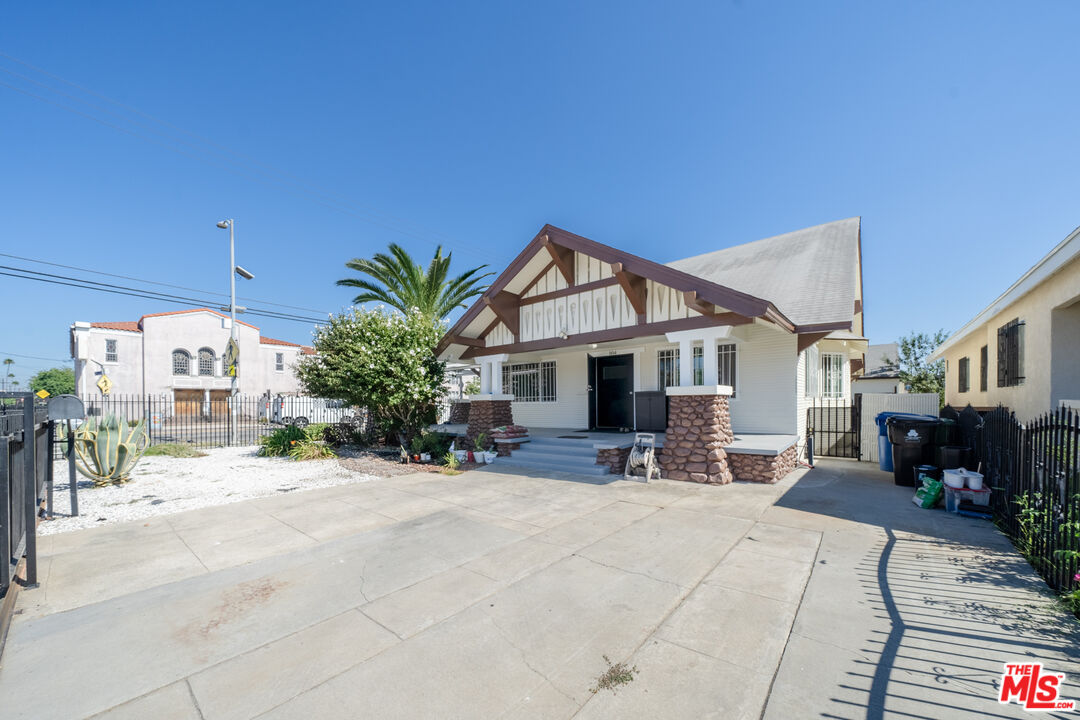 Property photo for 804 W 55th St, Los Angeles, CA