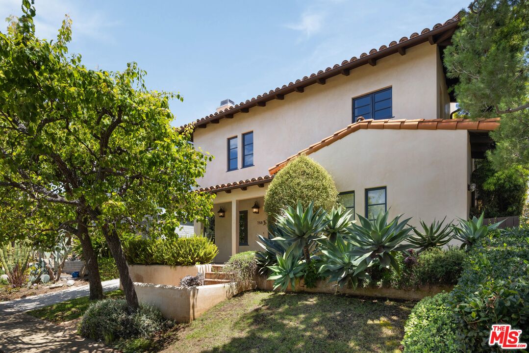 Property photo for 758 Almar Ave, Los Angeles, CA