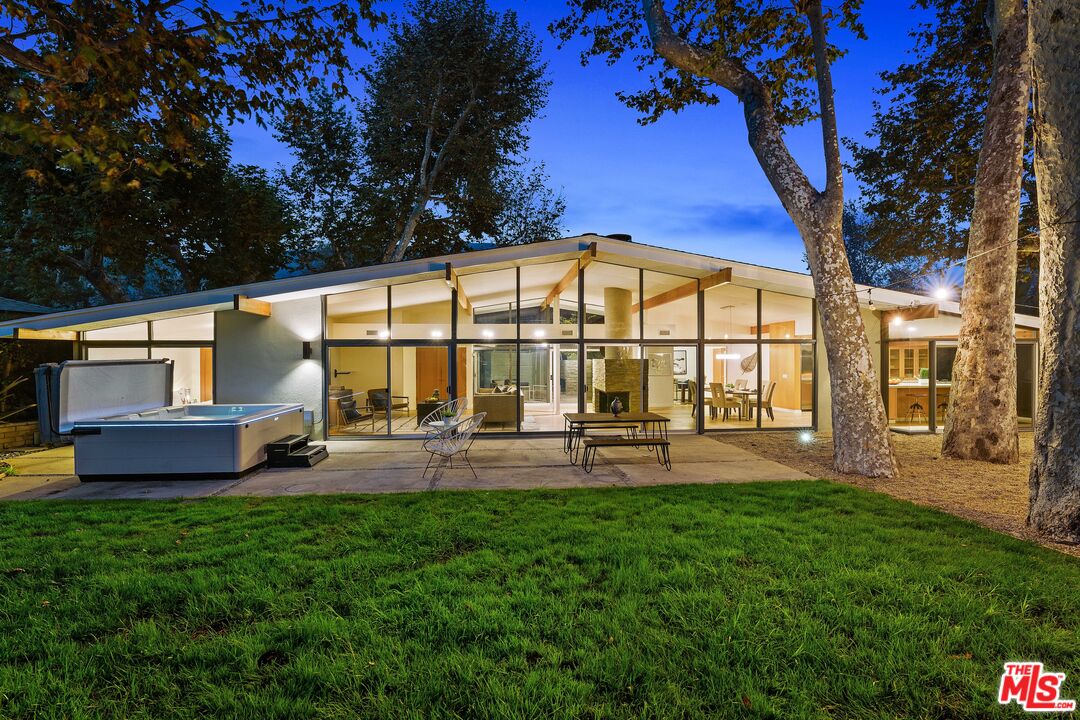 Property photo for 6225 Frondosa Dr, Malibu, CA