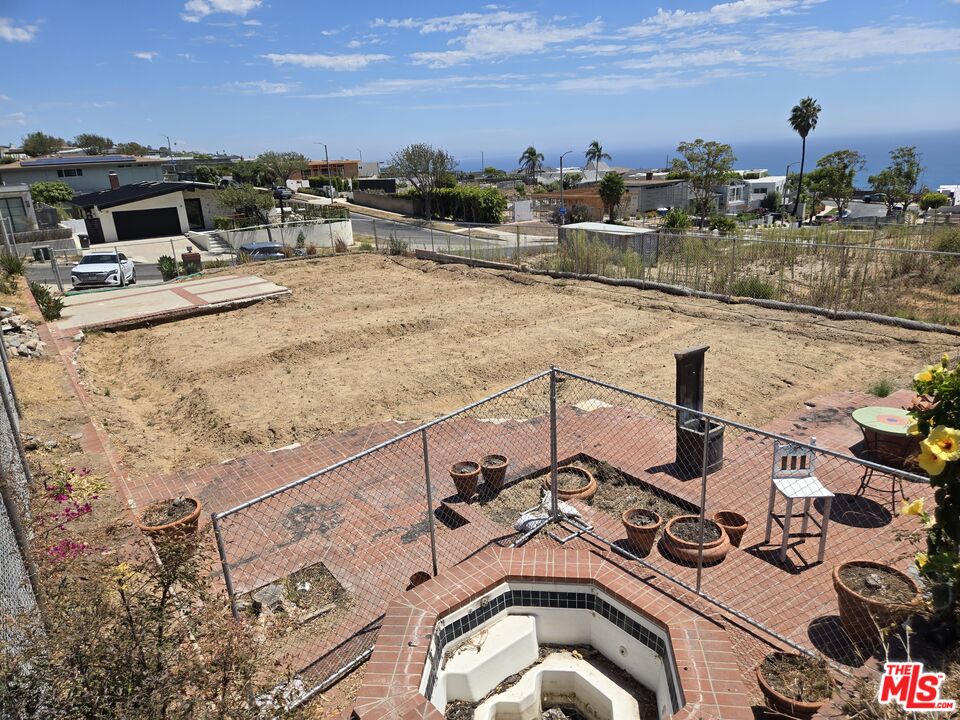 Property photo for 3747 Seahorn Dr, Malibu, CA