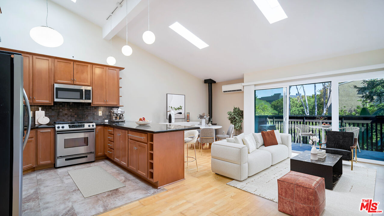 Property photo for 5901 Canterbury Dr, #21, Culver City, CA