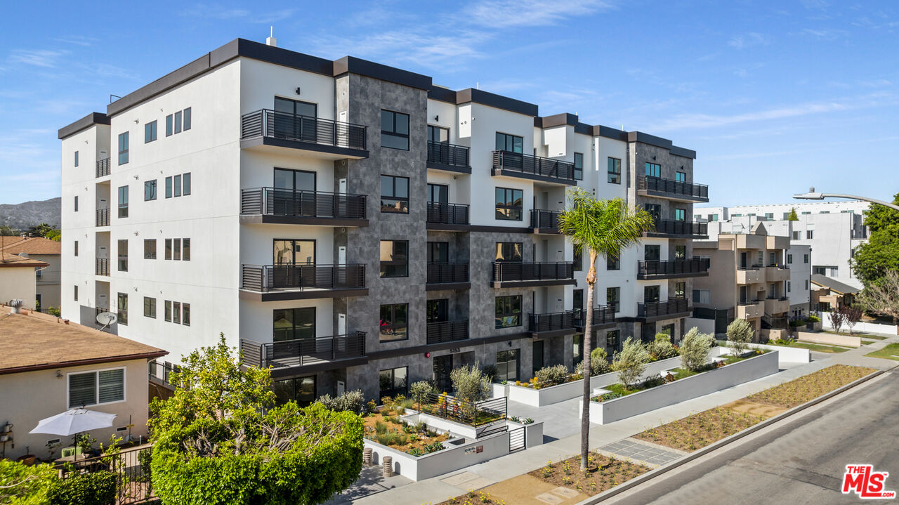 Property photo for 5153 Maplewood Ave, #107, Los Angeles, CA