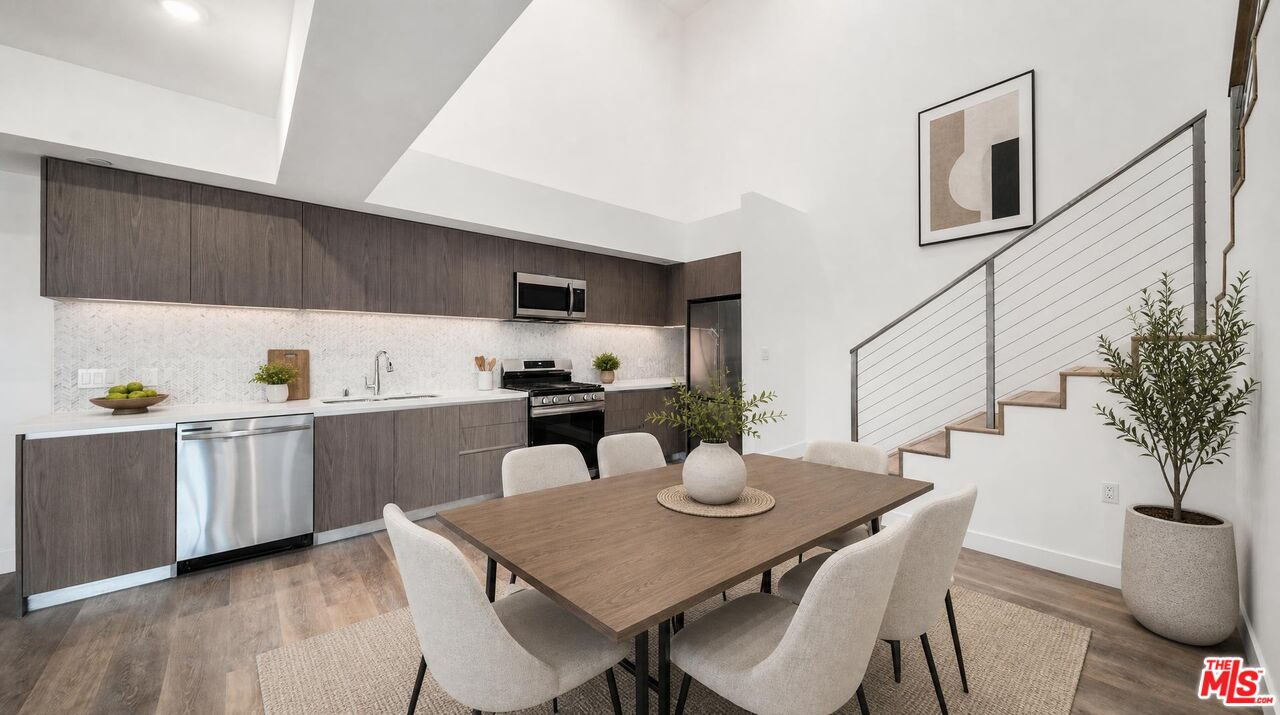 Property photo for 5153 Maplewood Ave, #407, Los Angeles, CA