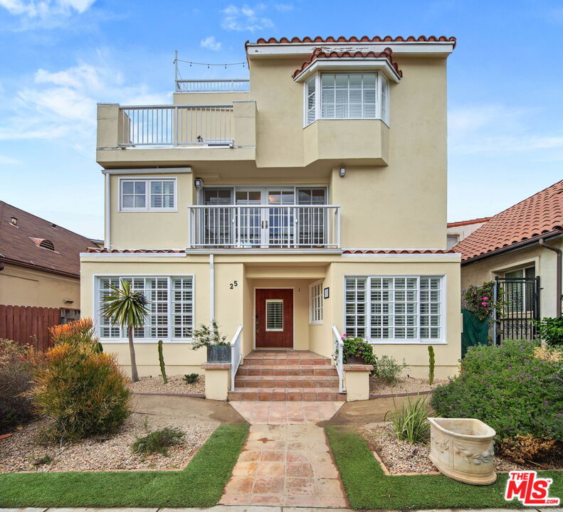 Property photo for 25 Arcadia Ter, #PH, Santa Monica, CA