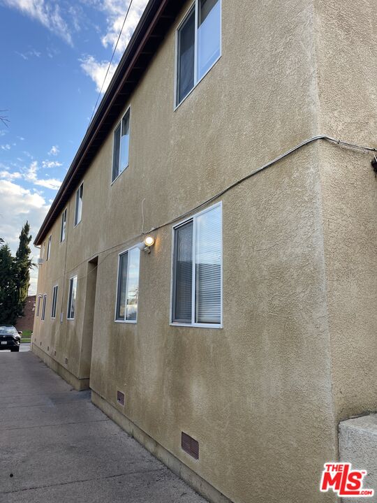 Property photo for 639 E 82nd St, Los Angeles, CA
