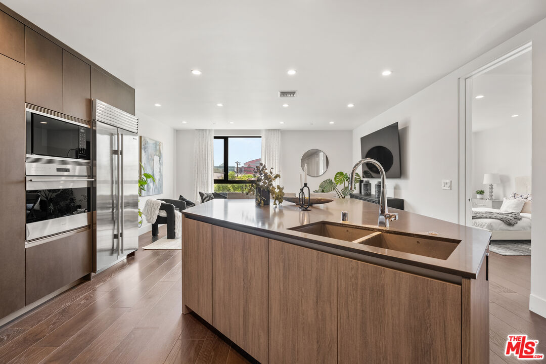 Property photo for 724 N Croft Ave, #301, Los Angeles, CA