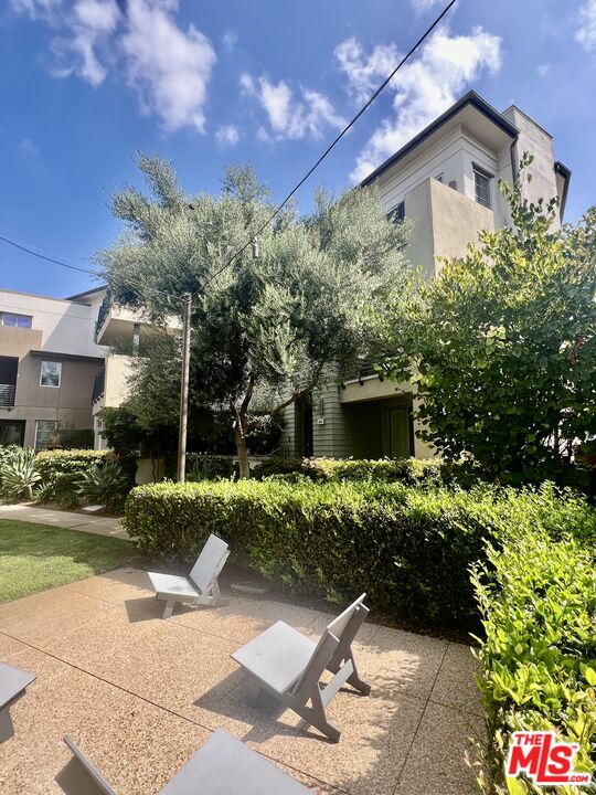 Property photo for 5849 S Sparrow Ct, Los Angeles, CA