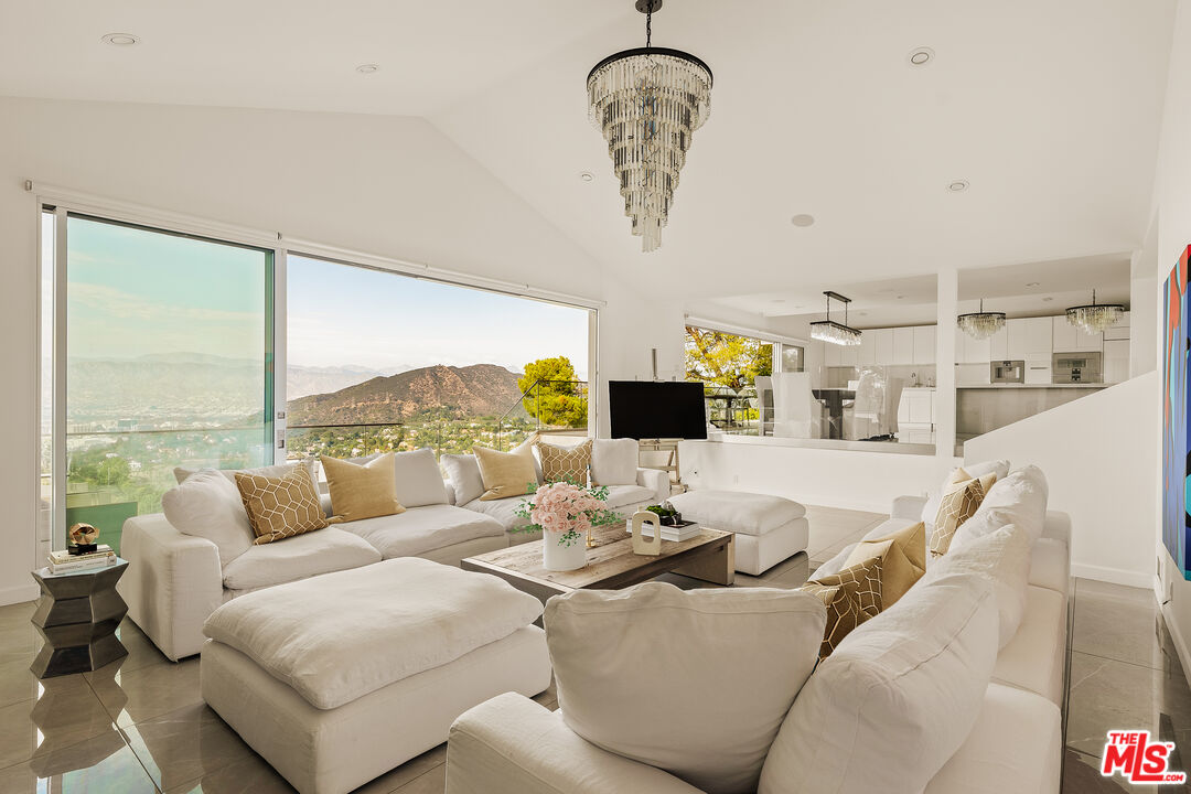 Property photo for 7377 Pyramid Pl, Los Angeles, CA