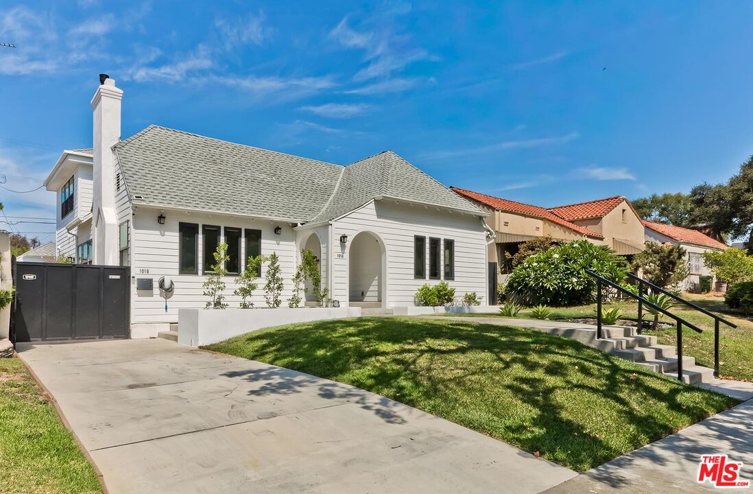 Property photo for 1015 S Tremaine Ave, Los Angeles, CA
