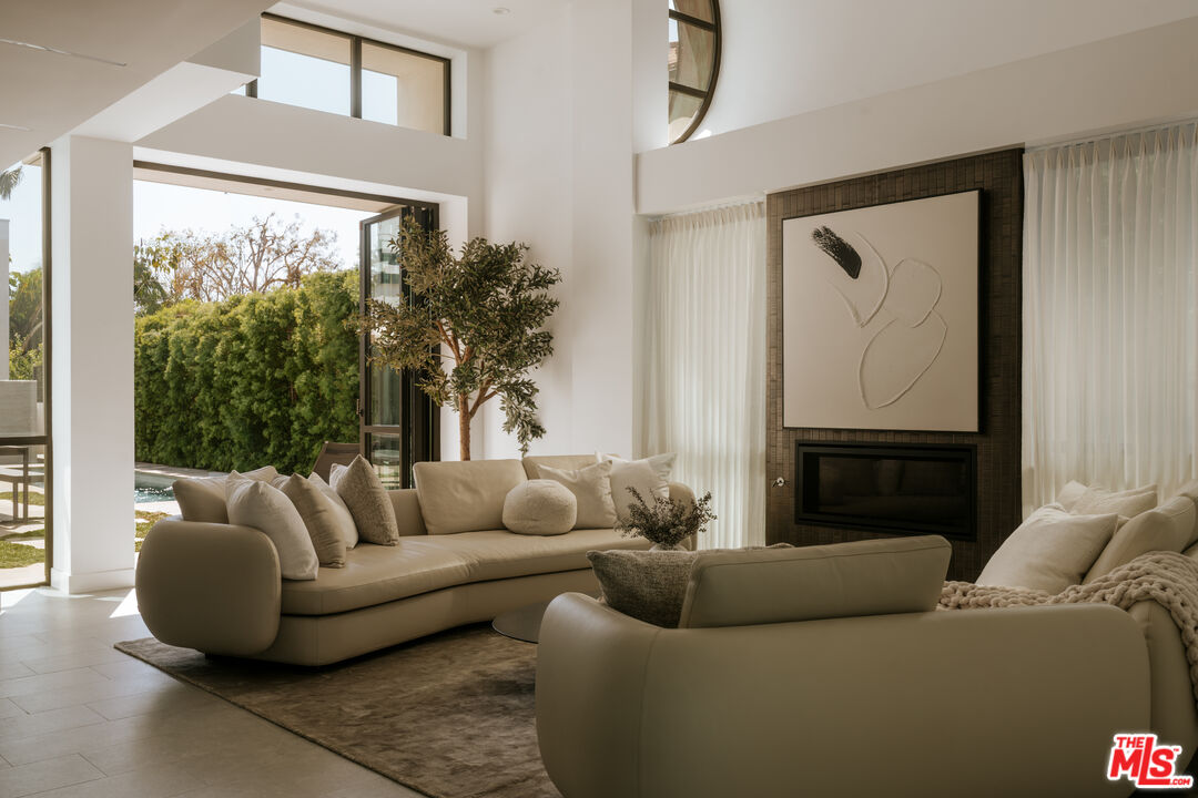 Property photo for 218 Alta Ave, Santa Monica, CA