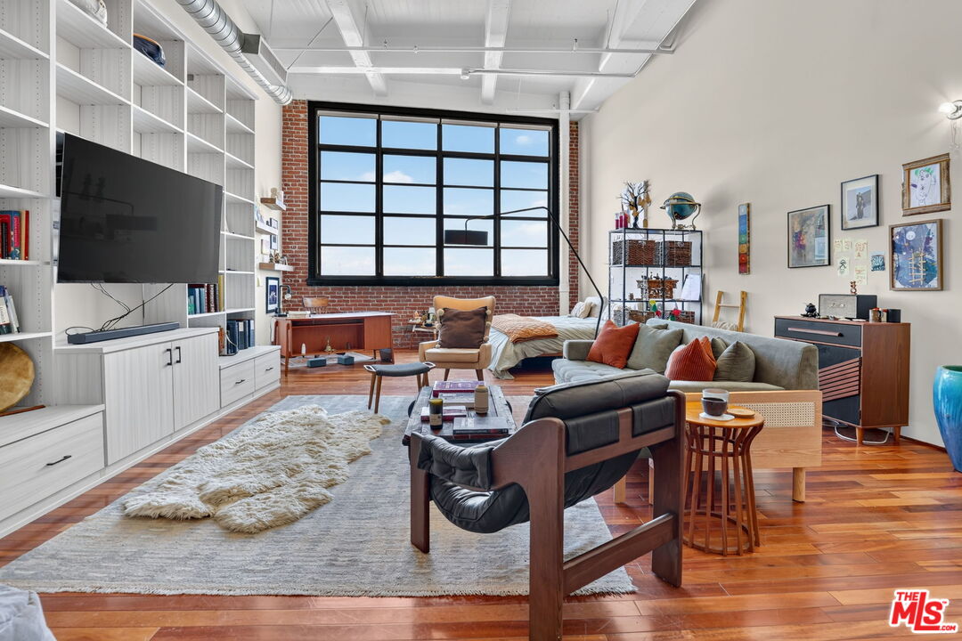 Property photo for 1850 Industrial St, #606, Los Angeles, CA