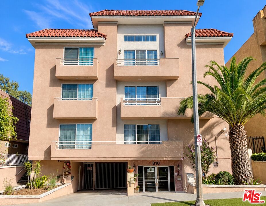 Property photo for 810 S Lucerne Blvd, #203, Los Angeles, CA
