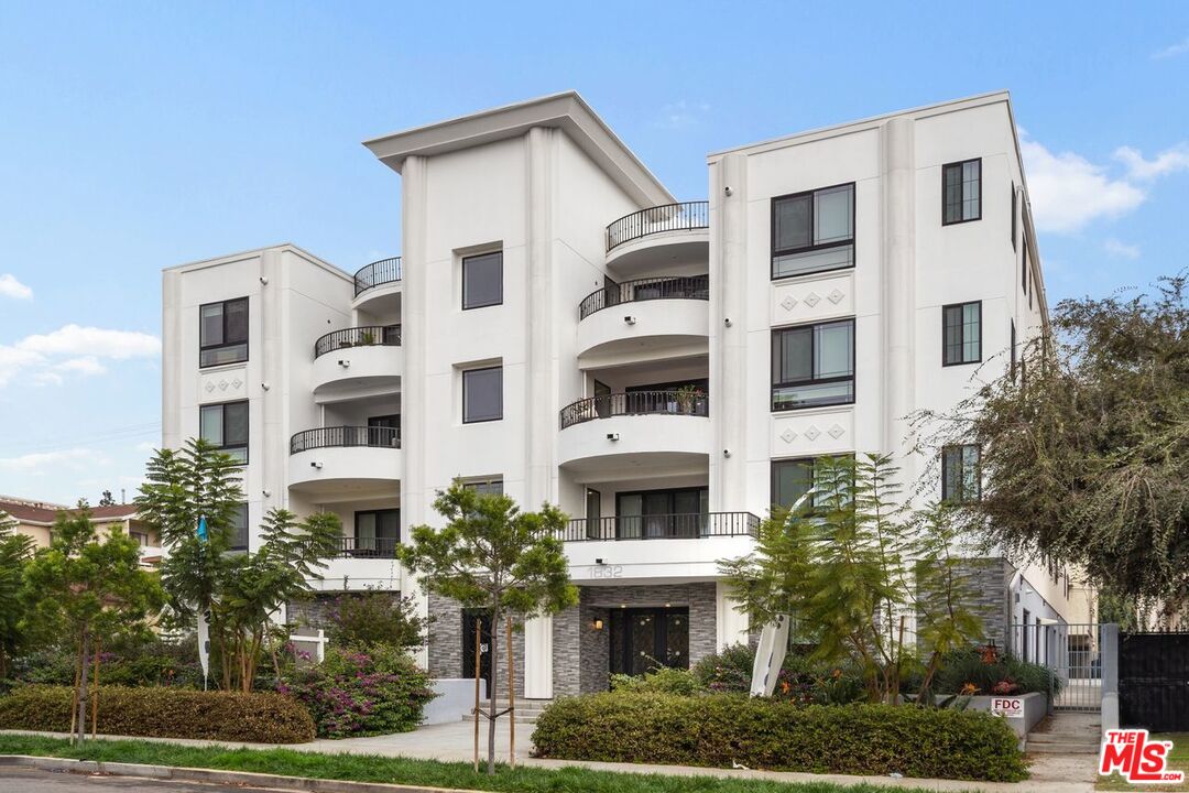 Property photo for 1832 S Barrington AVE, #203, Los Angeles, CA
