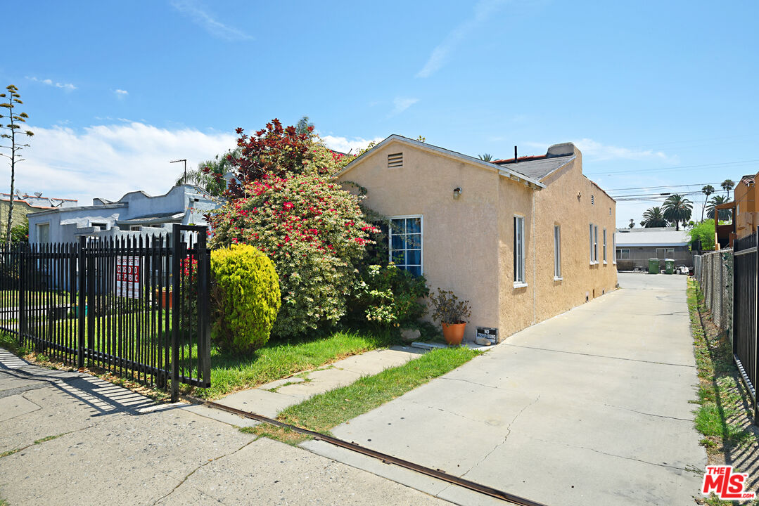 Property photo for 2664 S Redondo Blvd, Los Angeles, CA
