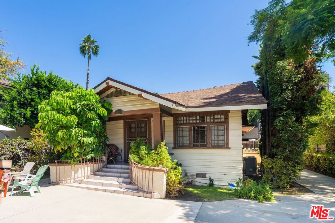 Property photo for 2428 N Beachwood Dr, Los Angeles, CA