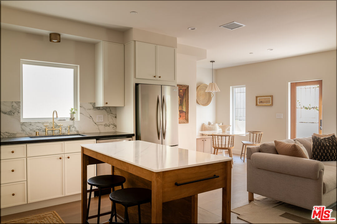 Property photo for 931 S Sycamore Ave, Los Angeles, CA