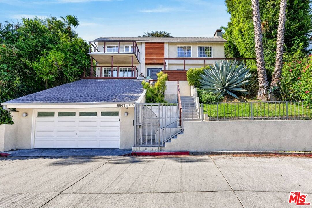 Property photo for 6609 Whitley Ter, Los Angeles, CA