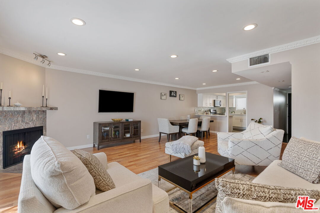 Property photo for 6420 Hazeltine Ave, #9, Los Angeles, CA