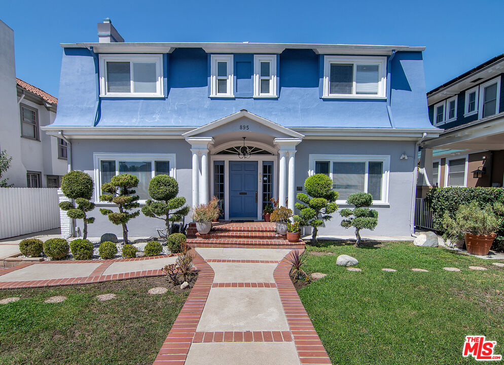 Property photo for 895 S Bronson Ave, Los Angeles, CA