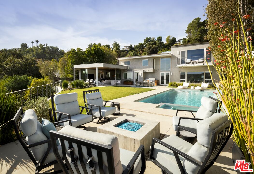 Property photo for 2344 Banyan Dr, Los Angeles, CA