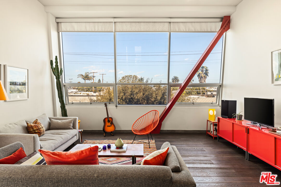 Property photo for 615 Hampton Dr, #B301, Venice, CA