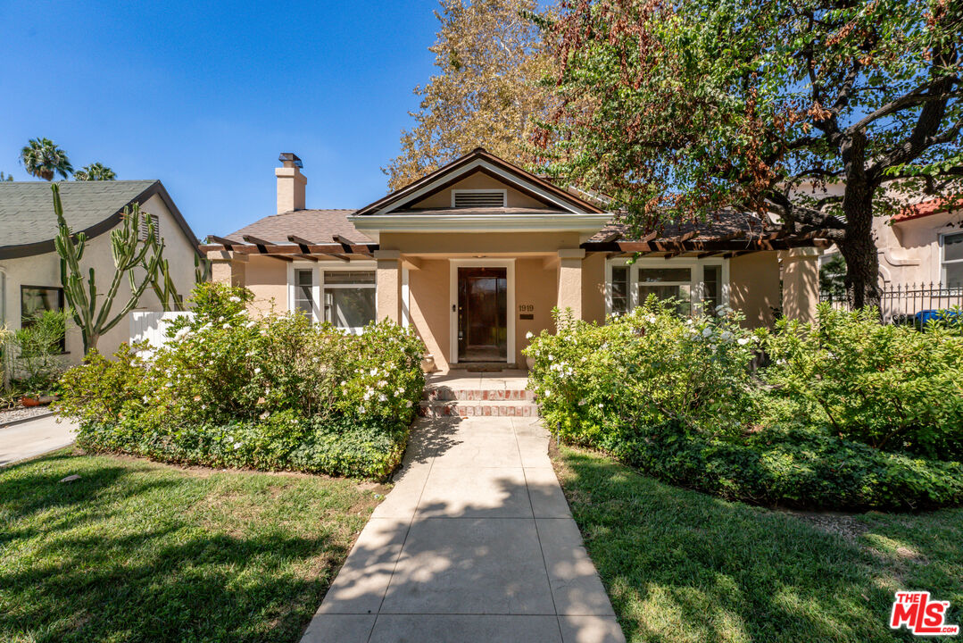 Property photo for 1919 N Catalina St, Los Angeles, CA