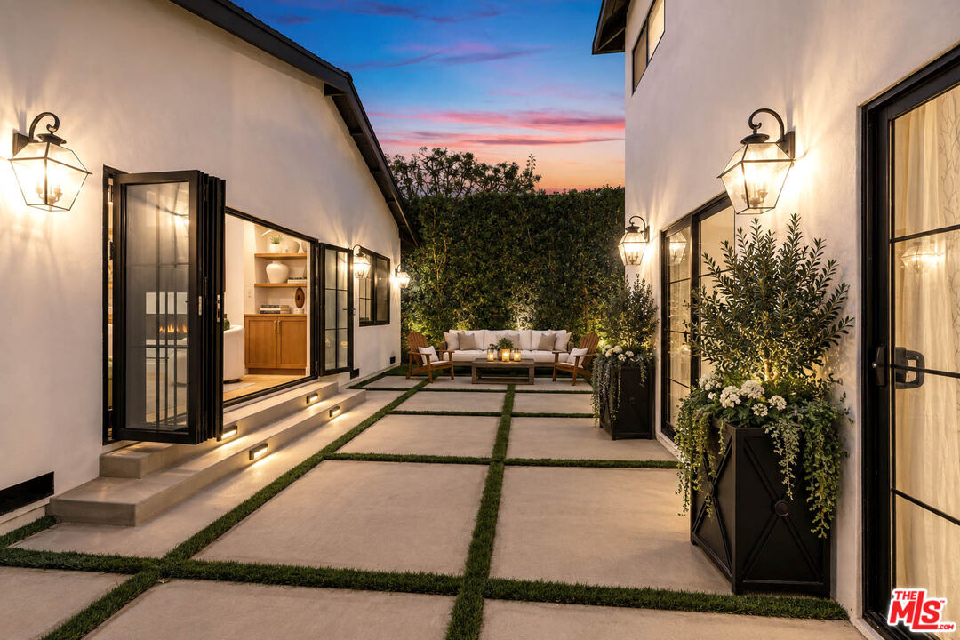 Property photo for 328 Westbourne Dr, West Hollywood, CA