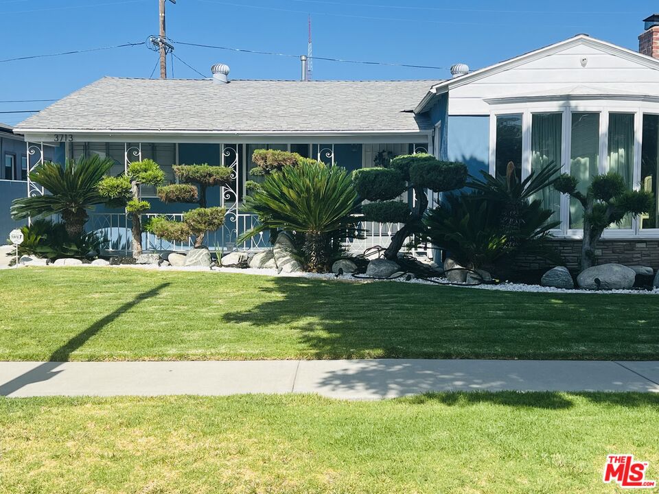 Property photo for 3713 Buckingham Rd, Los Angeles, CA