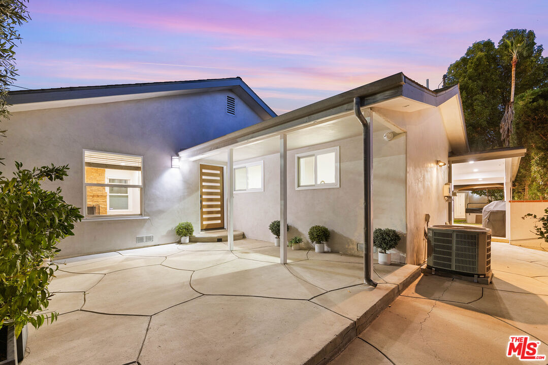 Property photo for 14516 Otsego St, Los Angeles, CA