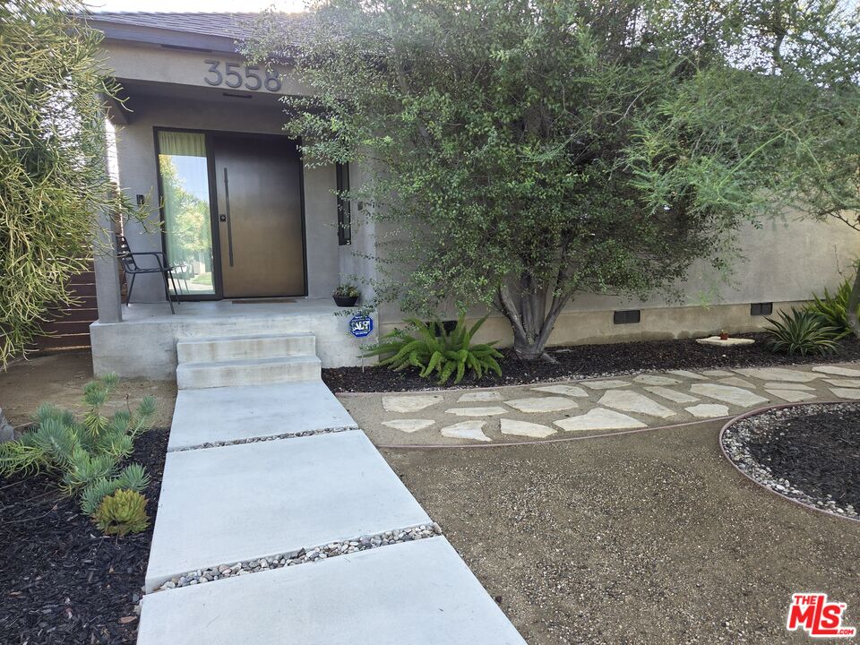 Property photo for 3558 S Muirfield Rd, Los Angeles, CA