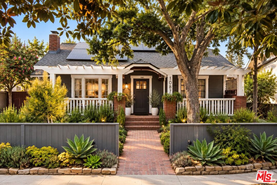 Property photo for 1087 S Plymouth Blvd, Los Angeles, CA