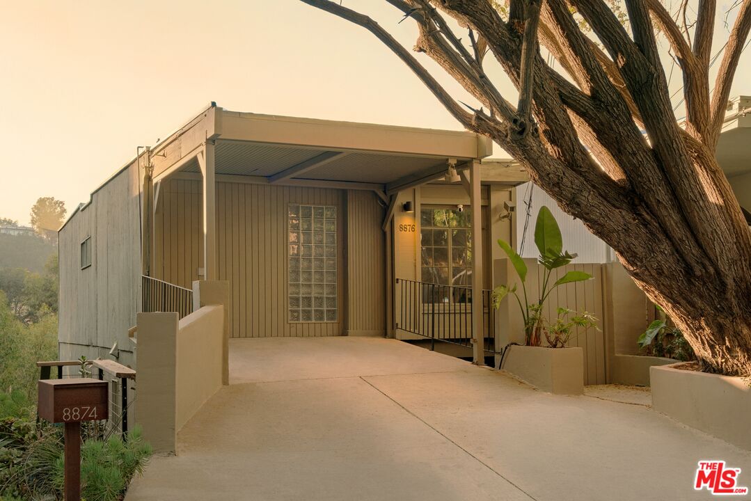 Property photo for 8876 Lookout Mountain Ave, Los Angeles, CA