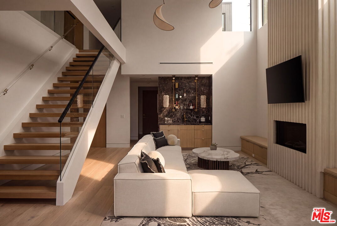 Property photo for 738 Palms Blvd, Venice, CA