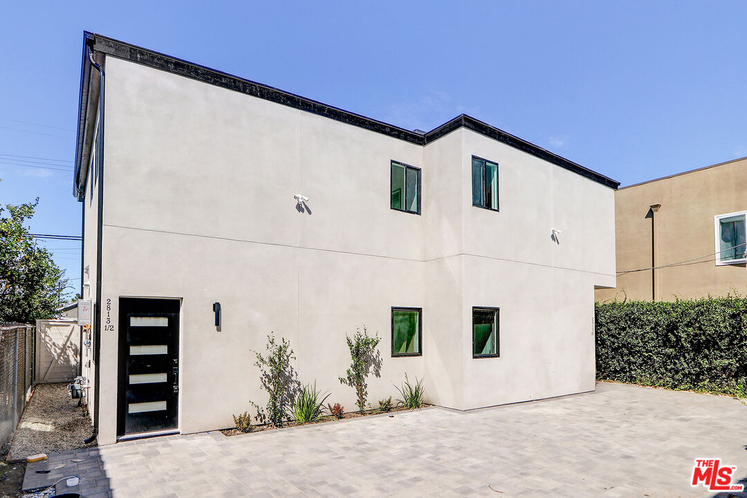 Property photo for 2813 1/2 12th Ave, Los Angeles, CA