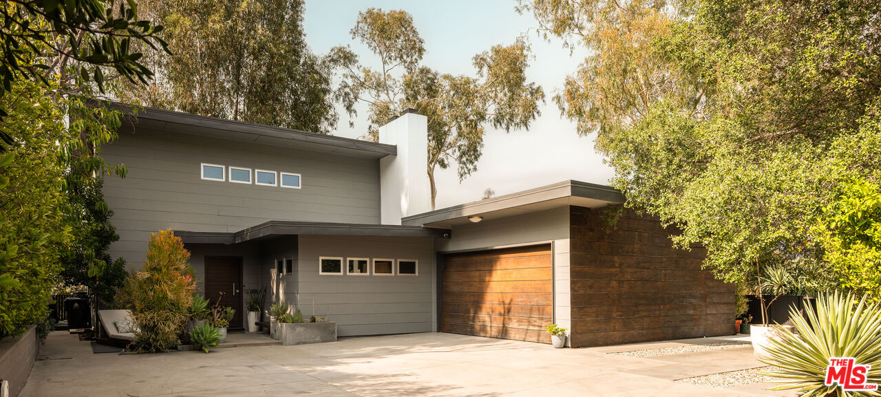 Property photo for 4901 El Canto Dr, Los Angeles, CA