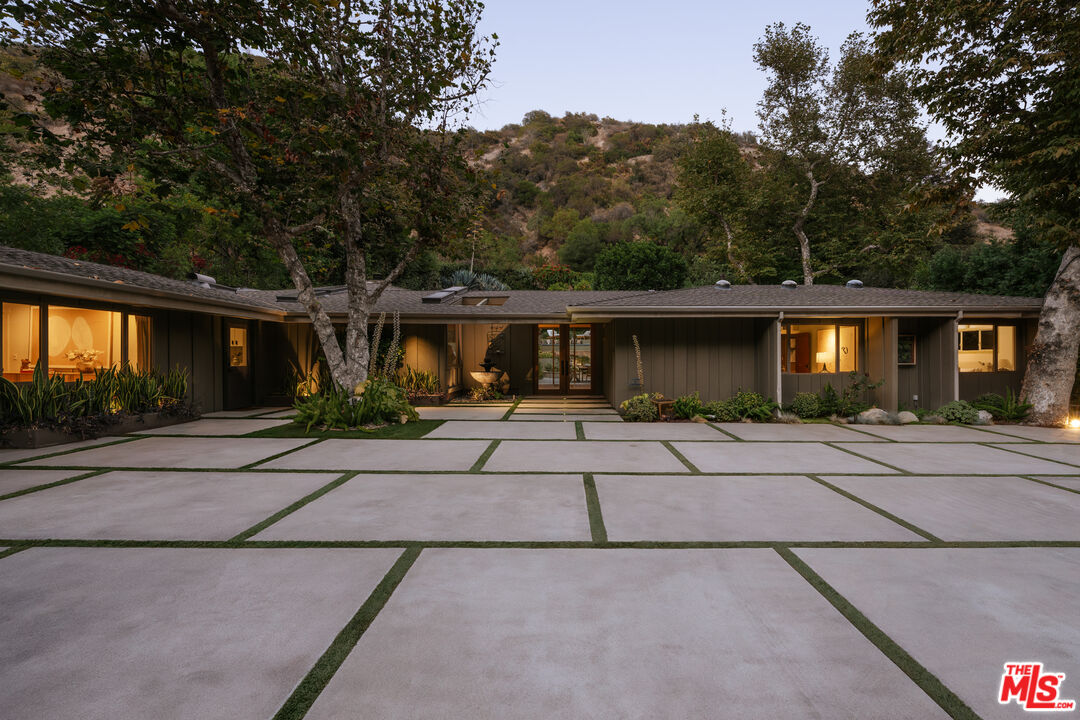 Property photo for 2618 Mandeville Canyon Rd, Los Angeles, CA