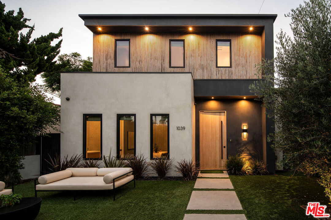 Property photo for 1039 Nowita Pl, Los Angeles, CA