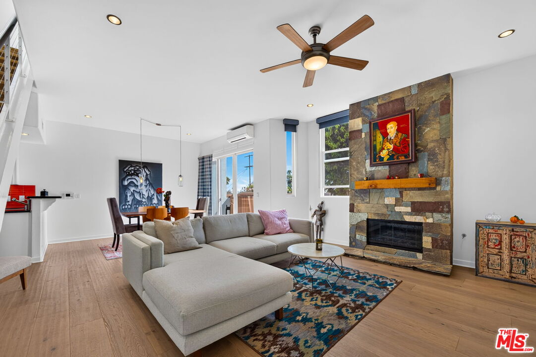 Property photo for 650 Rose Ave, #2, Venice, CA