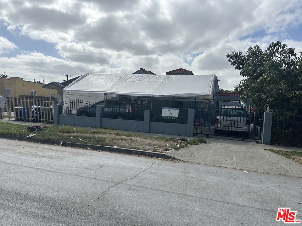 Property photo for 822 E 84th Pl, Los Angeles, CA