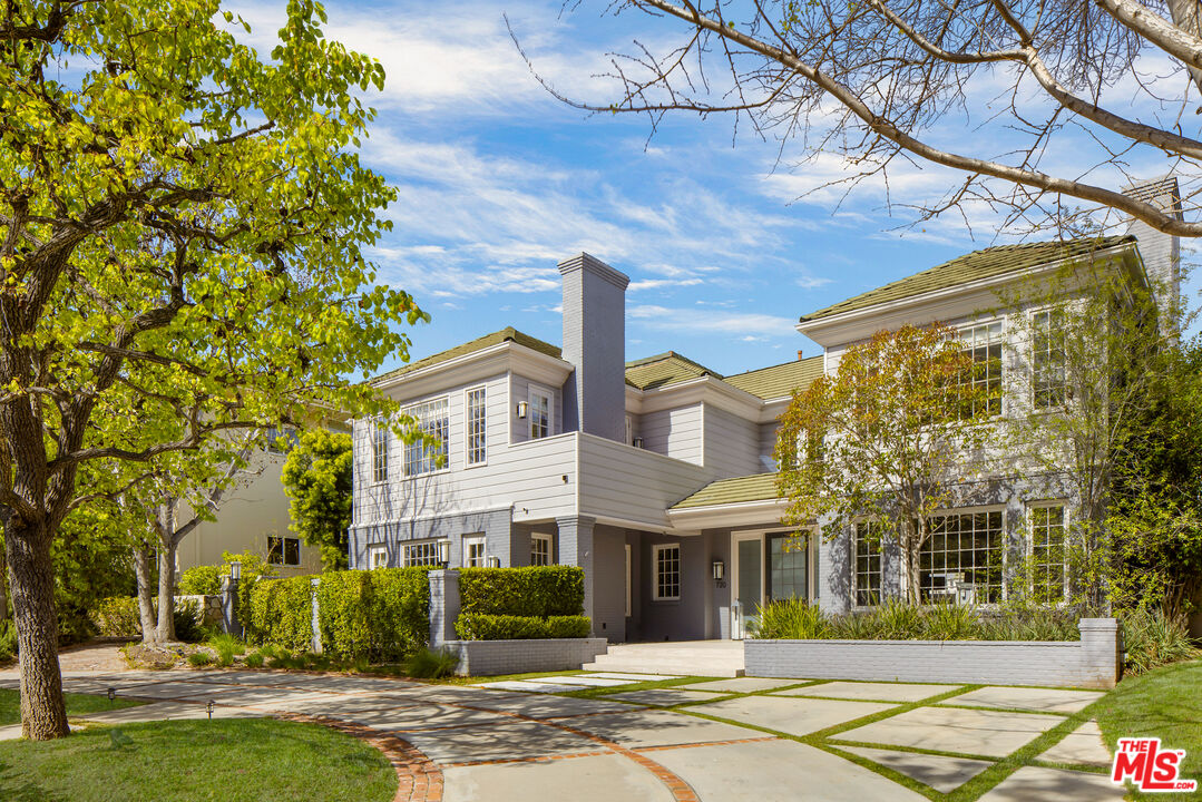 Property photo for 720 N Crescent Dr, Beverly Hills, CA