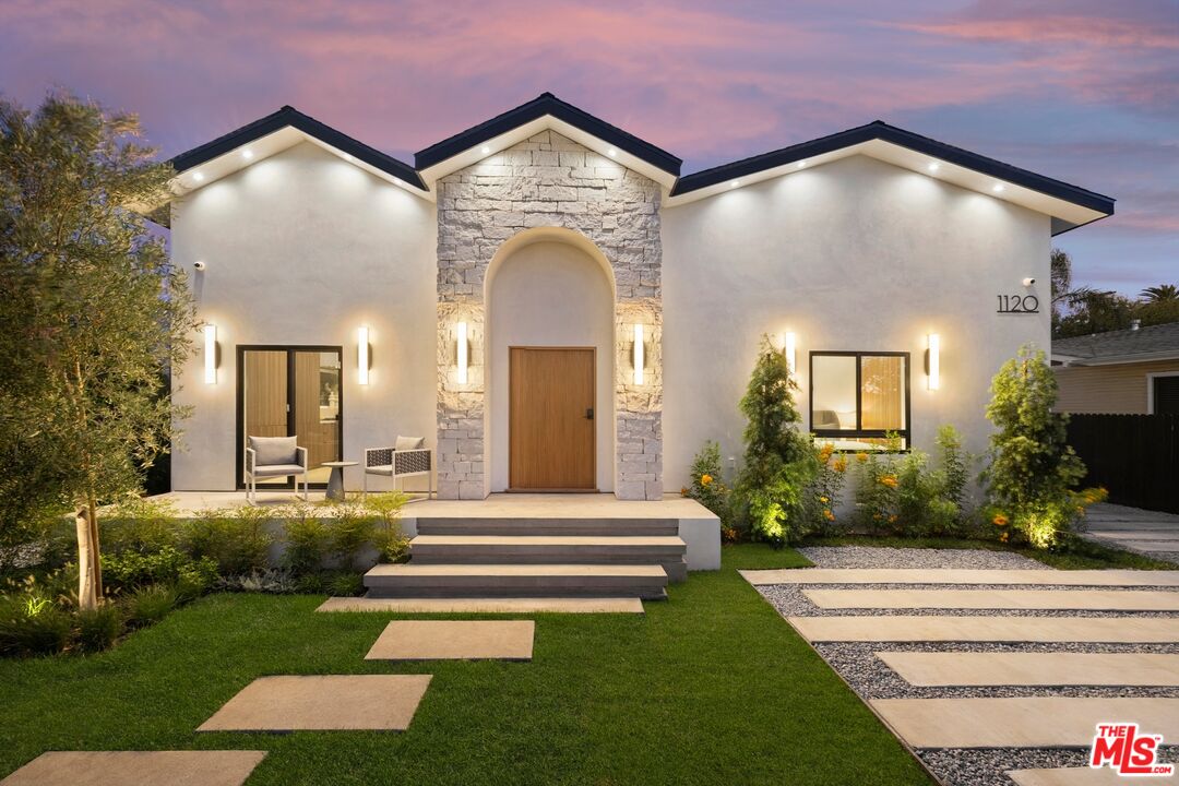 Property photo for 1120 S Lucerne Blvd, Los Angeles, CA