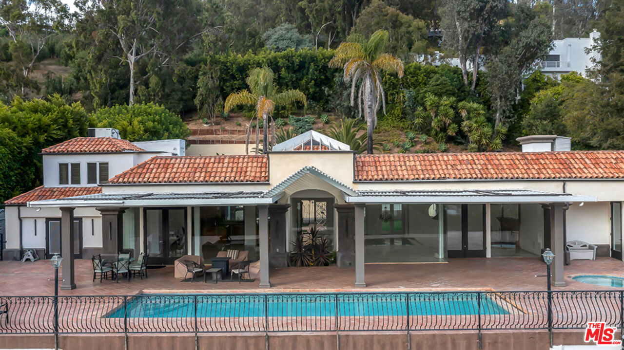 Property photo for 10557 Rocca Pl, Los Angeles, CA