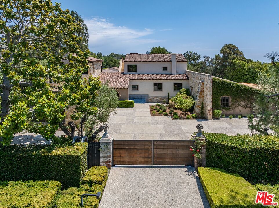 Property photo for 976 N Alpine Dr, Beverly Hills, CA